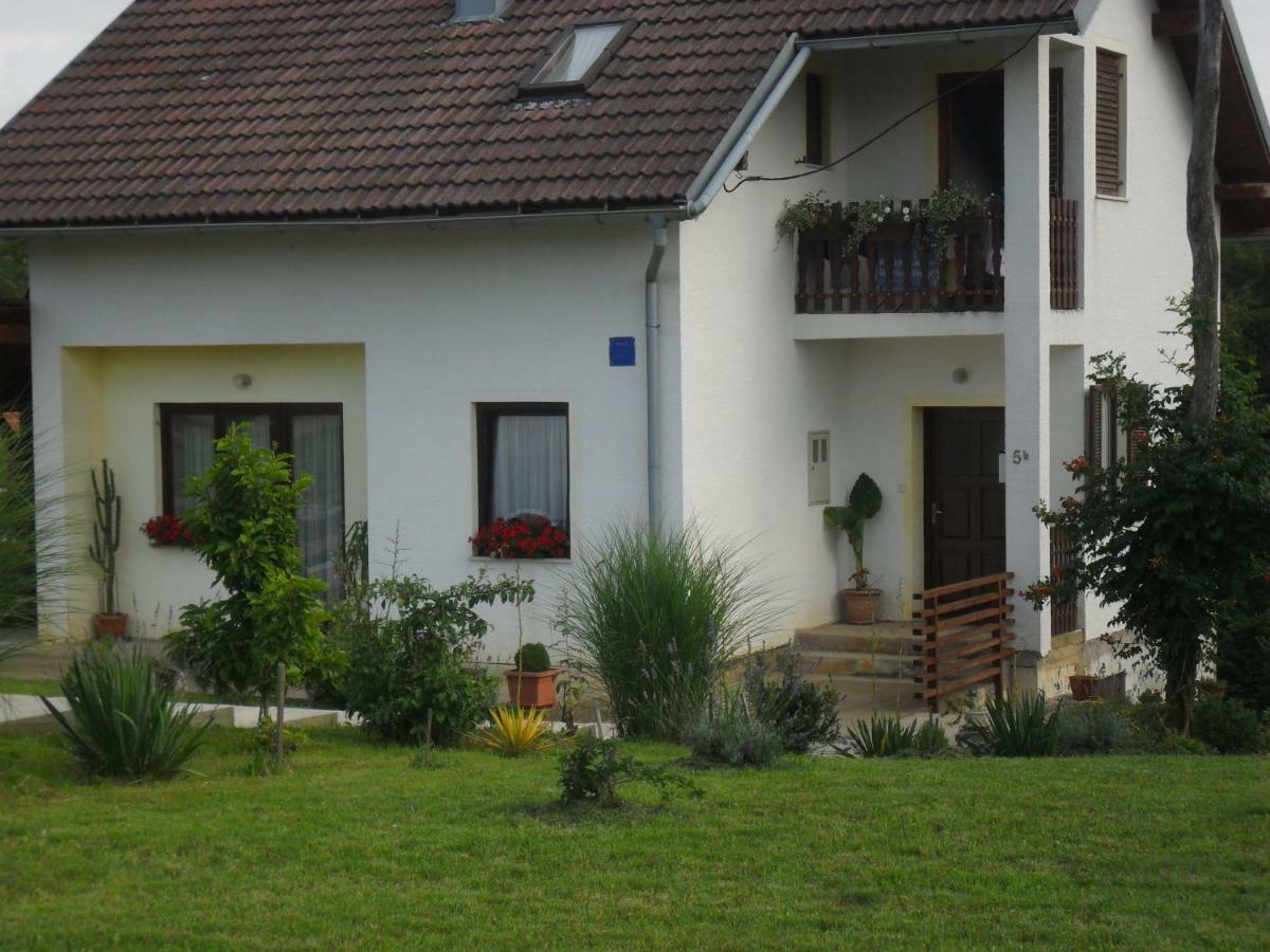 Studio Apartment Ivona&Tin Slunj Exterior foto